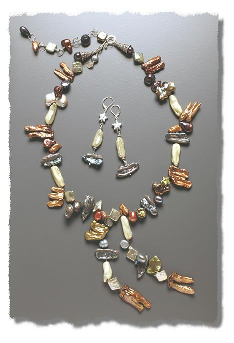 Crazy Pearls Necklace